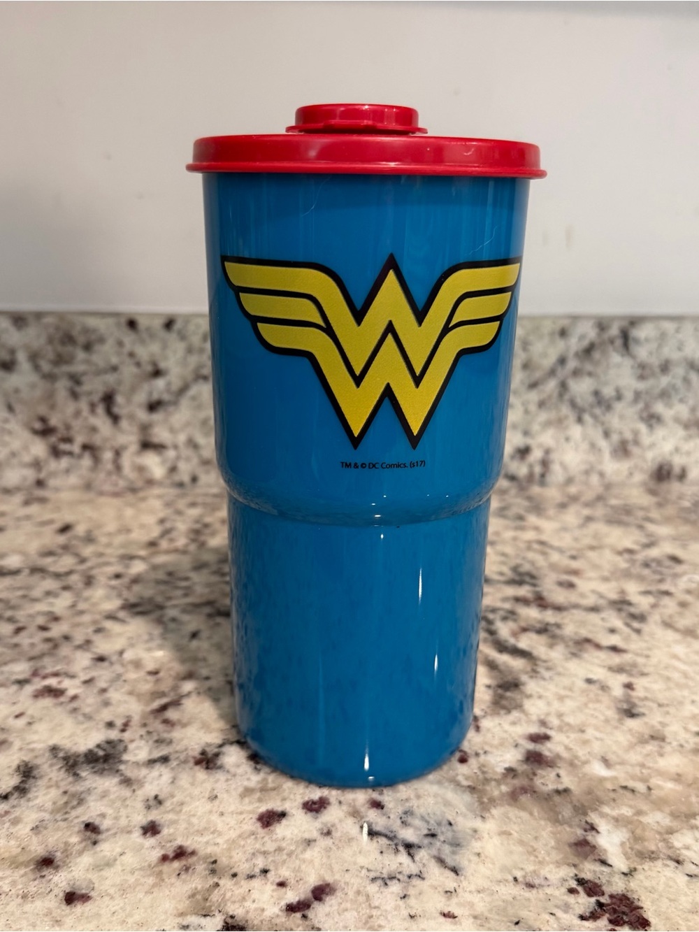 Tupperware Wonder Woman ThirstQuake Mega Tumbler
